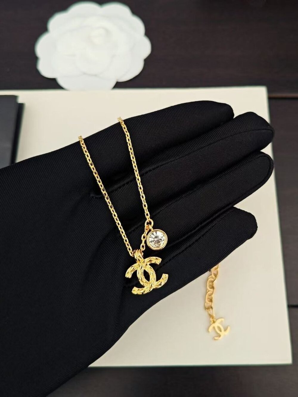 ❤️CHANEL The gold-checkered CC white diamond necklace - Picture 2 of 5